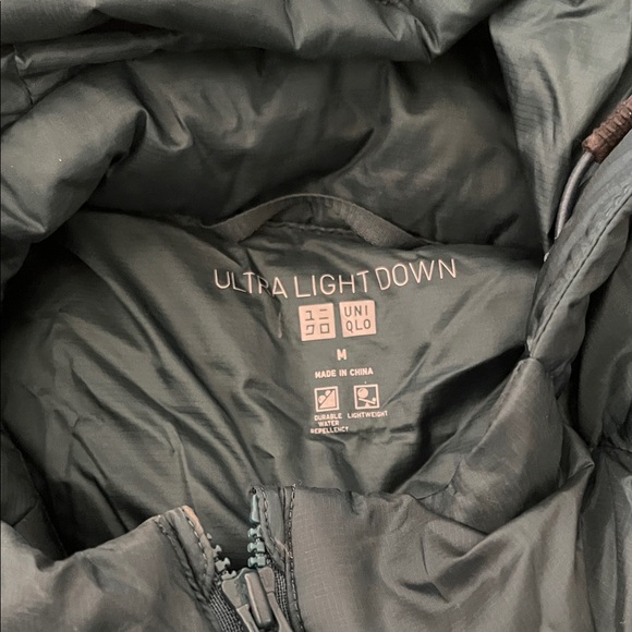 Uniqlo ulta light down jacket - Picture 2 of 3